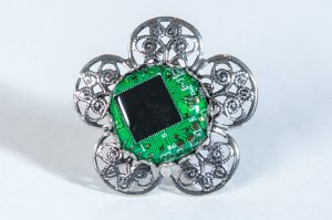 Δαχτυλίδι ρυθμιζόμενου μεγέθους με υγρό γυαλί σε επάργυρη βάση R1